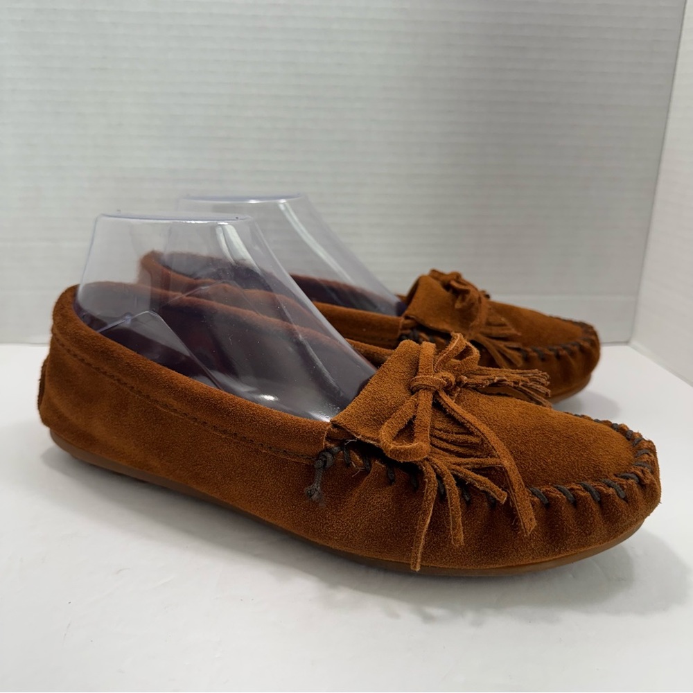 Minnetonka Women's Kilty suede moccasins Shoes, Brown/Cognac, Size 9.5
